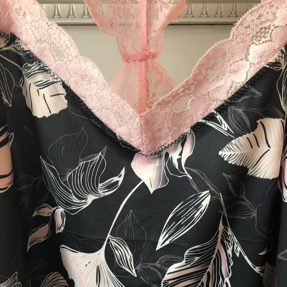 🎄 La Vie En Rose cami pink/black floral pattern SZ M
